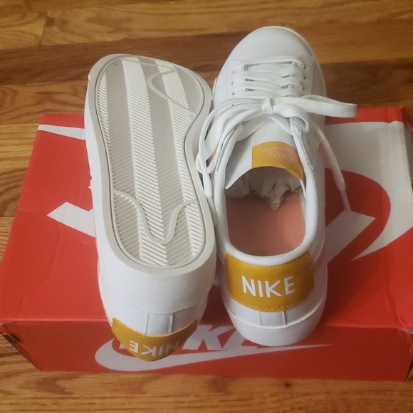 Nike Blazer Low Sneaker Size-9 (NWT) - Picture 4 of 5